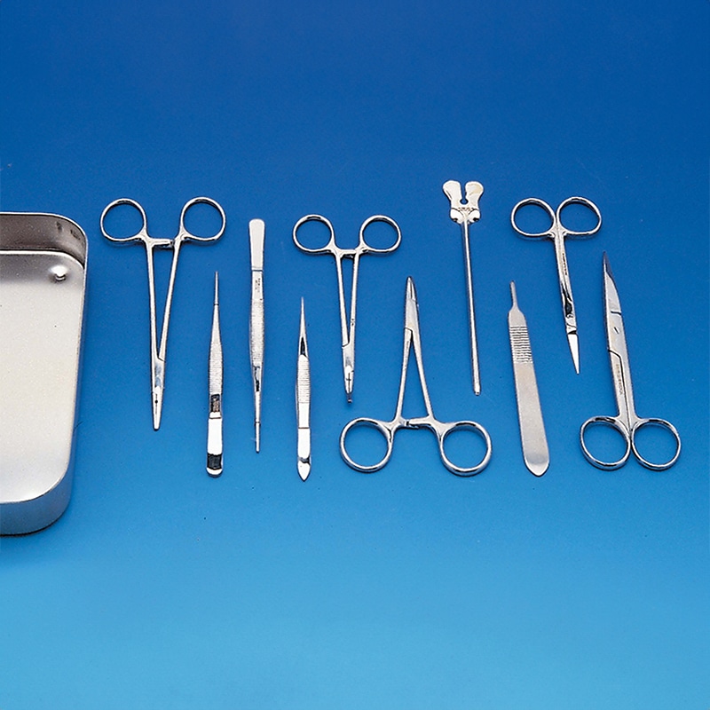 Boîte d'instruments médicaux stériles en inox pour petite chirurgie.